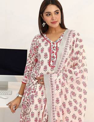 women floral printed regular cotton blend kurta with trousers & with dupatta 3