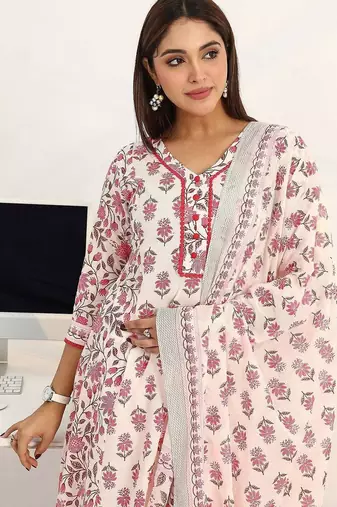 women floral printed regular cotton blend kurta with trousers & with dupatta