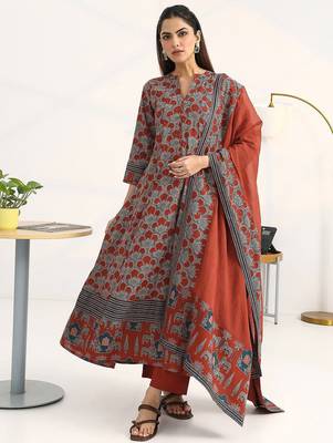 women ethnic motifs printed regular cotton blend kurta with trousers & with dupatta 2