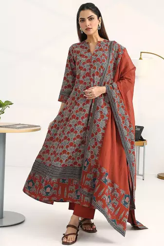 women ethnic motifs printed regular cotton blend kurta with trousers & with dupatta