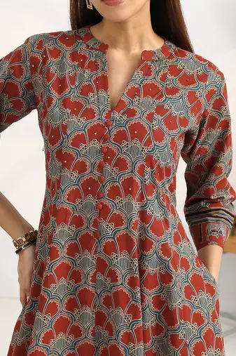 women ethnic motifs printed regular cotton blend kurta with trousers & with dupatta