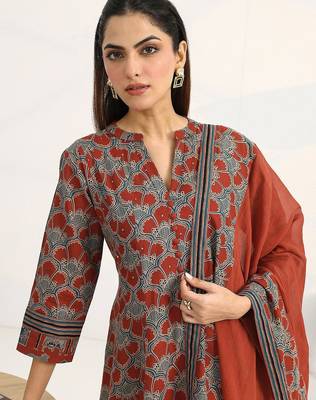 women ethnic motifs printed regular cotton blend kurta with trousers & with dupatta 6