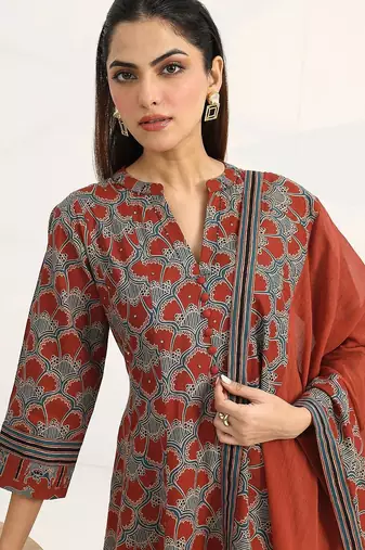 women ethnic motifs printed regular cotton blend kurta with trousers & with dupatta