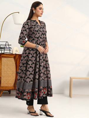 women ethnic motifs printed regular cotton blend kurta with trousers & with dupatta 3