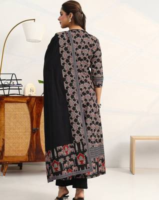 women ethnic motifs printed regular cotton blend kurta with trousers & with dupatta 4
