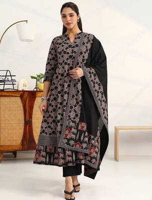 women ethnic motifs printed regular cotton blend kurta with trousers & with dupatta 5