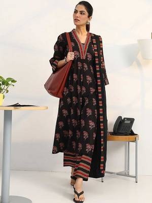 women floral printed regular cotton blend kurta with trousers & with dupatta 1