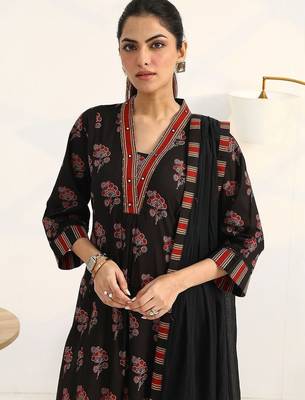 women floral printed regular cotton blend kurta with trousers & with dupatta 2