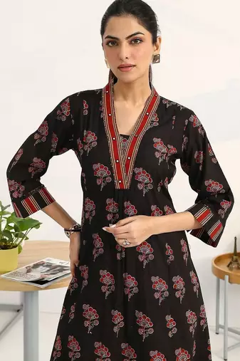 women floral printed regular cotton blend kurta with trousers & with dupatta