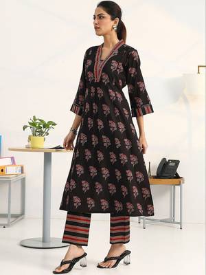 women floral printed regular cotton blend kurta with trousers & with dupatta 6