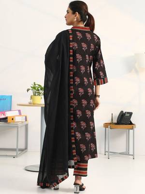 women floral printed regular cotton blend kurta with trousers & with dupatta 7