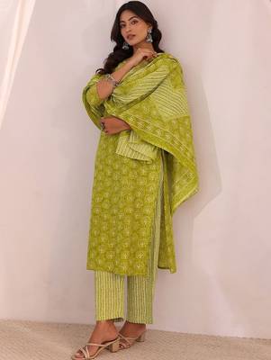 women ethnic motifs printed regular kurta with trousers & with dupatta 1