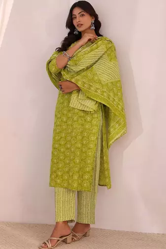 women ethnic motifs printed regular kurta with trousers & with dupatta