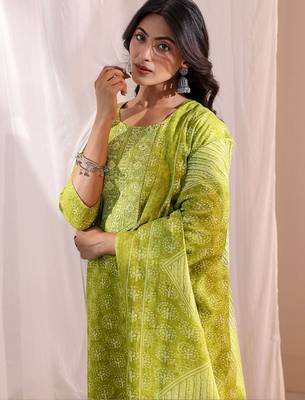 women ethnic motifs printed regular kurta with trousers & with dupatta 2