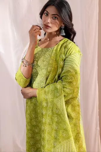 women ethnic motifs printed regular kurta with trousers & with dupatta