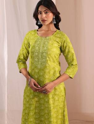 women ethnic motifs printed regular kurta with trousers & with dupatta 3