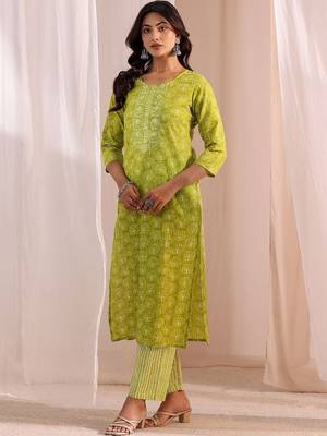 women ethnic motifs printed regular kurta with trousers & with dupatta 4