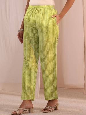 women ethnic motifs printed regular kurta with trousers & with dupatta 7
