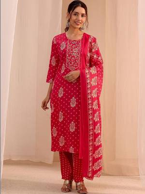 women ethnic motifs printed regular kurta with trousers & with dupatta 1