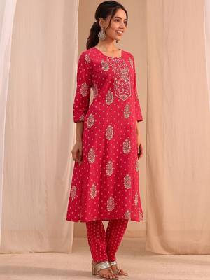 women ethnic motifs printed regular kurta with trousers & with dupatta 5