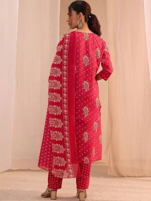 women ethnic motifs printed regular kurta with trousers & with dupatta 6