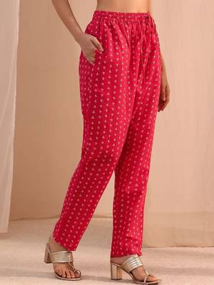 women ethnic motifs printed regular kurta with trousers & with dupatta 7