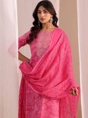 women ethnic motifs printed regular thread work kurta with trousers & with dupatta 5