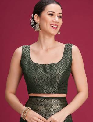 Green woven design zari silk blend handloom banarasi saree 5