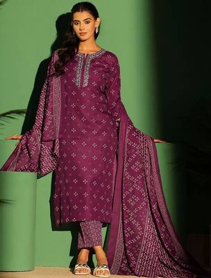 women ethnic motifs printed regular thread work kurta with trousers & with dupatta 1