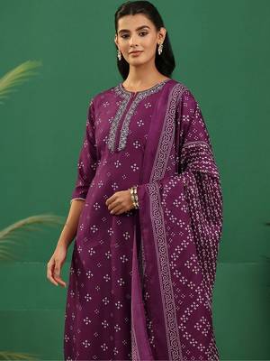 women ethnic motifs printed regular thread work kurta with trousers & with dupatta 2