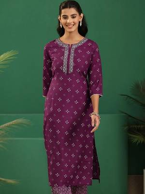 women ethnic motifs printed regular thread work kurta with trousers & with dupatta 3