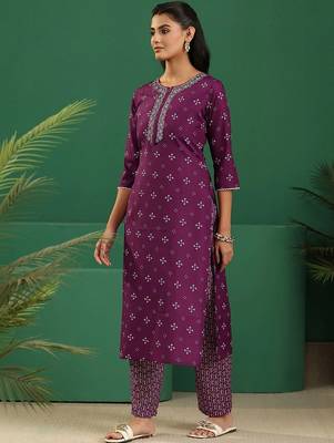 women ethnic motifs printed regular thread work kurta with trousers & with dupatta 4