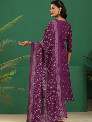 women ethnic motifs printed regular thread work kurta with trousers & with dupatta 6