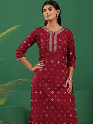 women ethnic motifs printed regular thread work kurta with trousers & with dupatta 4