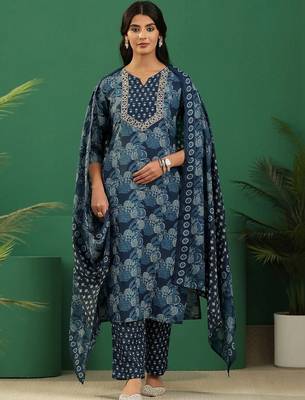 women ethnic motifs printed regular thread work kurta with trousers & with dupatta 1