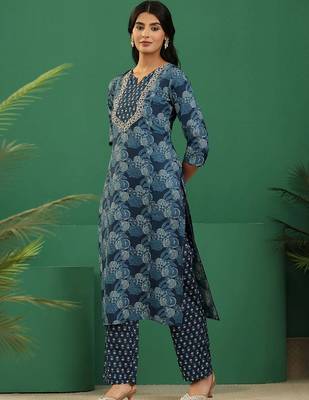 women ethnic motifs printed regular thread work kurta with trousers & with dupatta 2