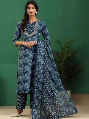 women ethnic motifs printed regular thread work kurta with trousers & with dupatta 3