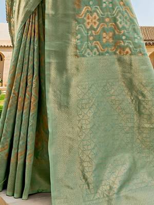 Green woven design zari chanderi saree with blouse piece 5