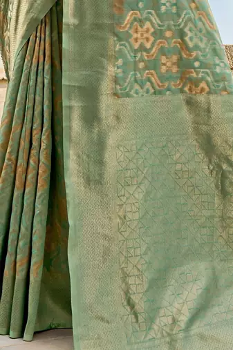 Green woven design zari chanderi saree with blouse piece