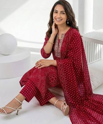 women ethnic motifs printed regular kurta with trousers & with dupatta 3