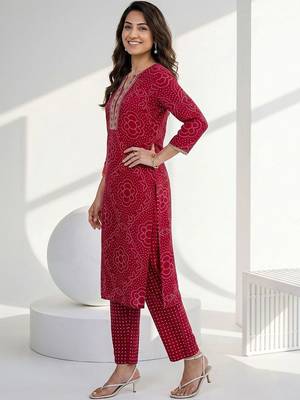 women ethnic motifs printed regular kurta with trousers & with dupatta 4