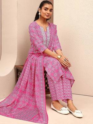 women ethnic motifs printed regular thread work kurta with trousers & with dupatta 2
