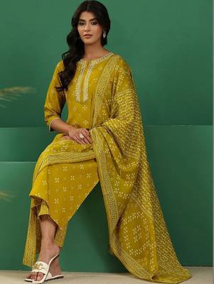 women ethnic motifs printed regular thread work kurta with trousers & with dupatta 1