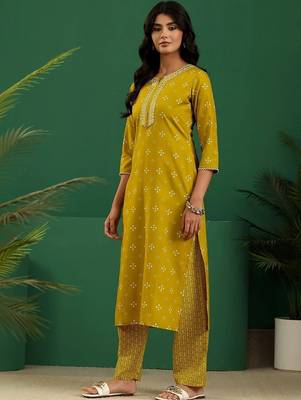 women ethnic motifs printed regular thread work kurta with trousers & with dupatta 3