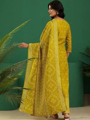 women ethnic motifs printed regular thread work kurta with trousers & with dupatta 6