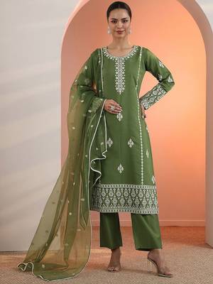 floral embroidered straight kurta with trousers & dupatta 3