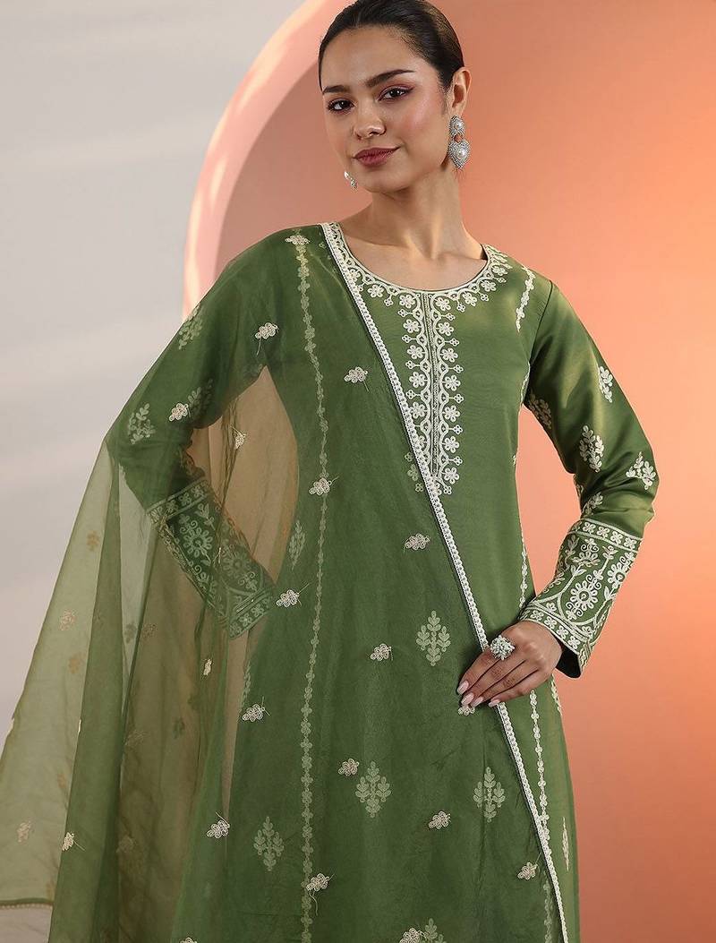 floral embroidered straight kurta with trousers & dupatta