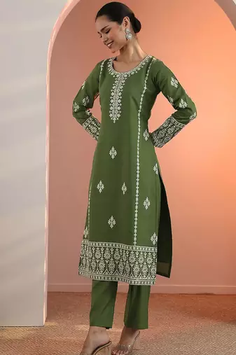 floral embroidered straight kurta with trousers & dupatta