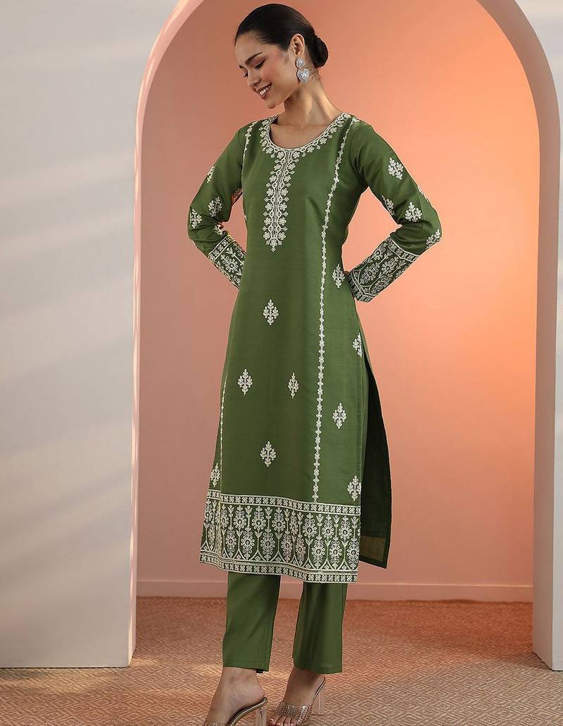 floral embroidered straight kurta with trousers & dupatta