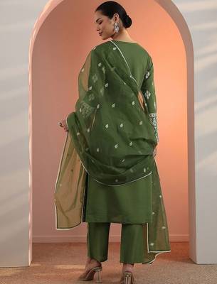 floral embroidered straight kurta with trousers & dupatta 6